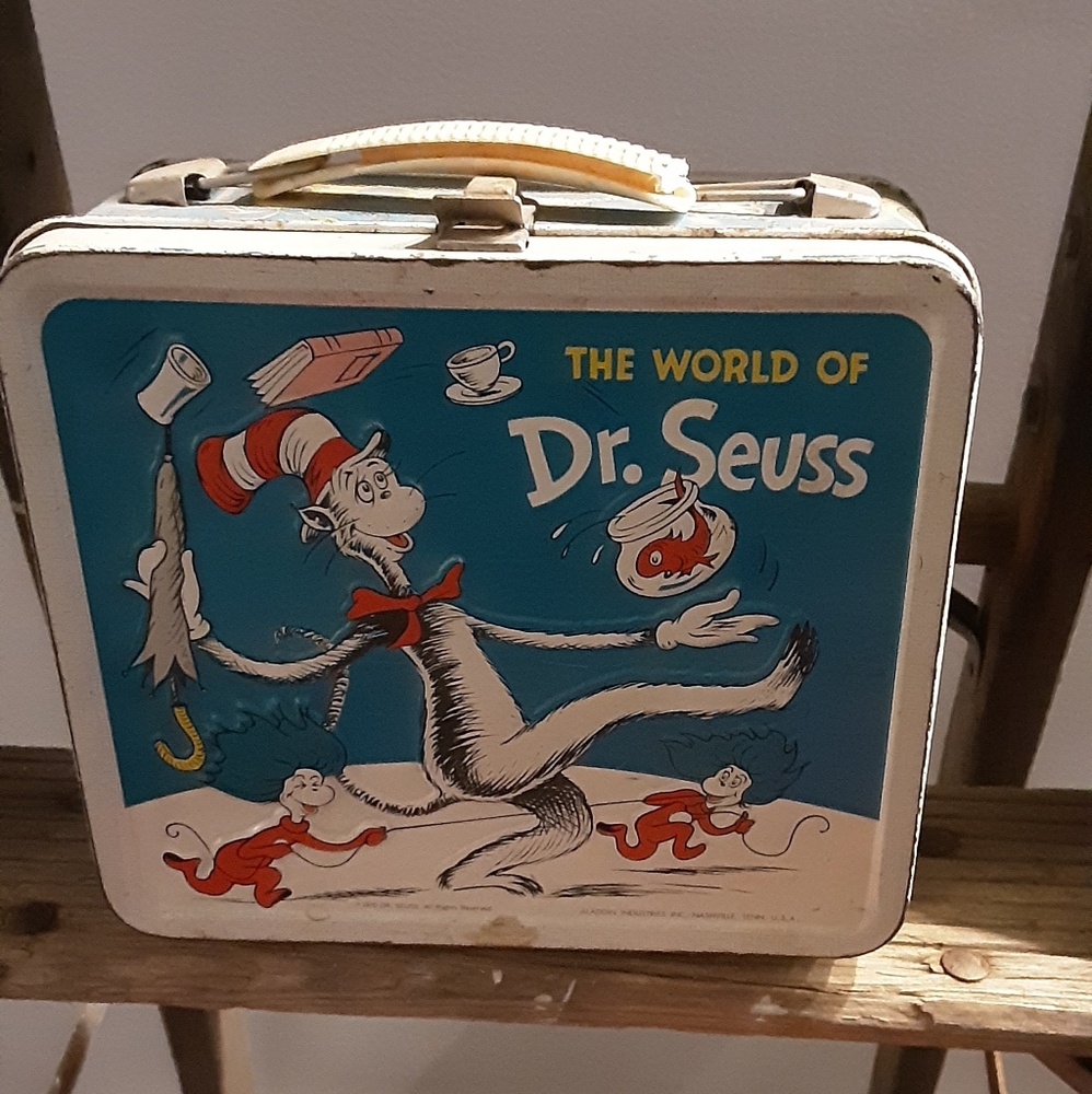Dr. SEUSS LUNCH BOX WITH THERMOS